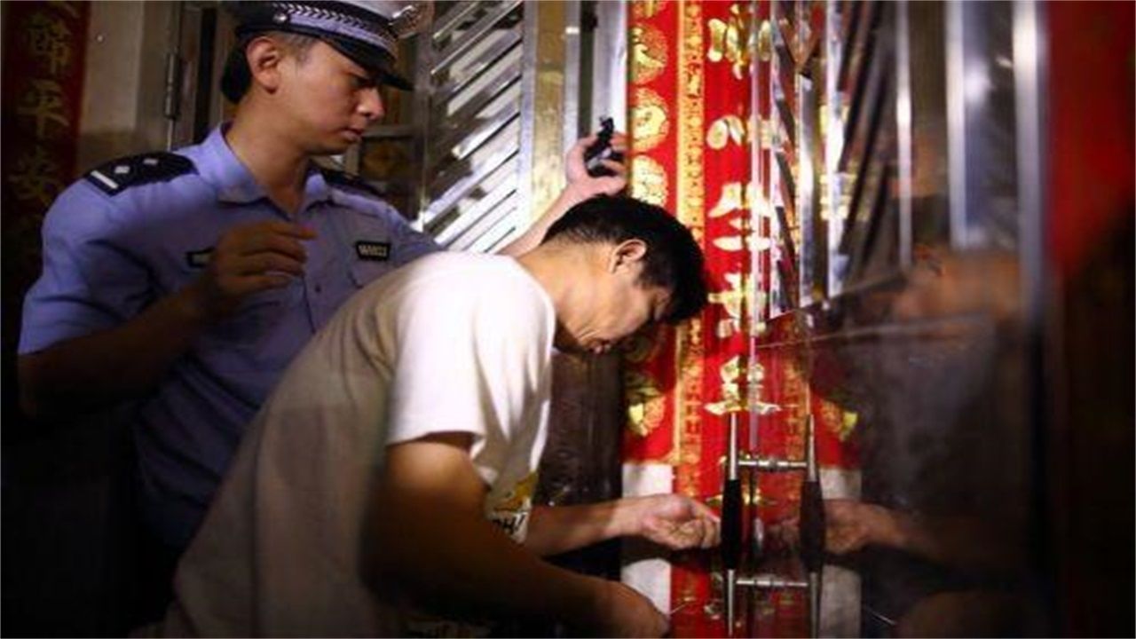 铁岭请开锁师傅开了锁后，师傅为什么一般都不进门，就算主人请也不进去？